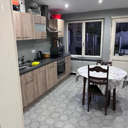 Maison Lumineuse A Louer Avec Plusieurs Chambres *