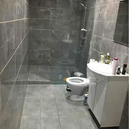 Maison Lumineuse A Louer Avec Plusieurs Chambres Δωμάτια σε οικογενειακή κατοικία