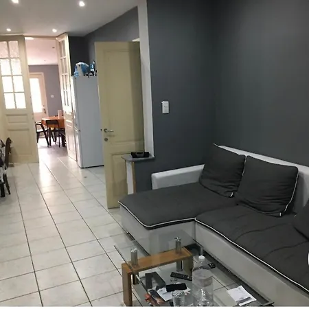 Maison Lumineuse A Louer Avec Plusieurs Chambres *